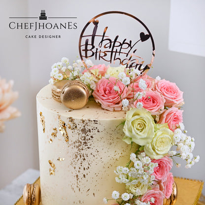 Flower and macarons cake. Feed 10 people.