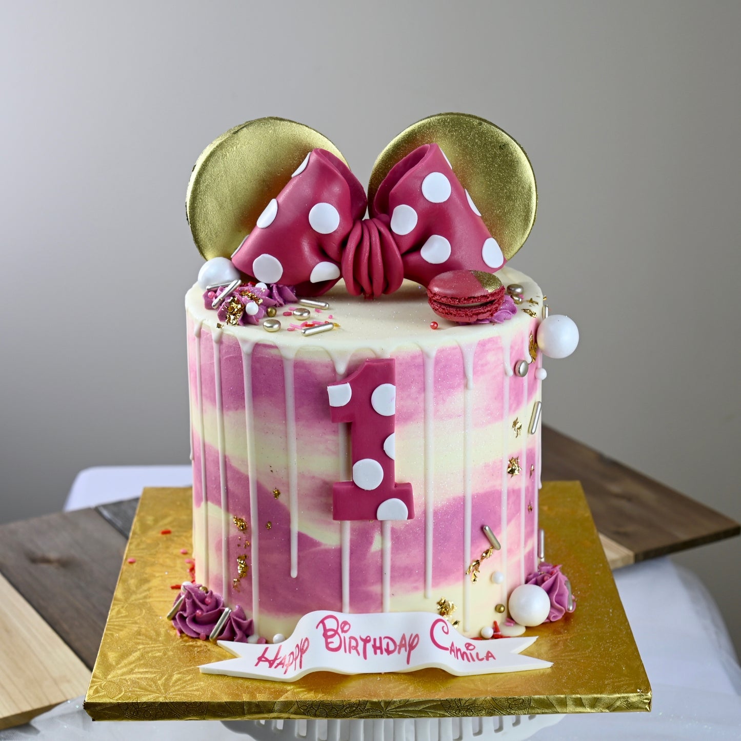 Minnie Mouse cake. Feed 20 people.
