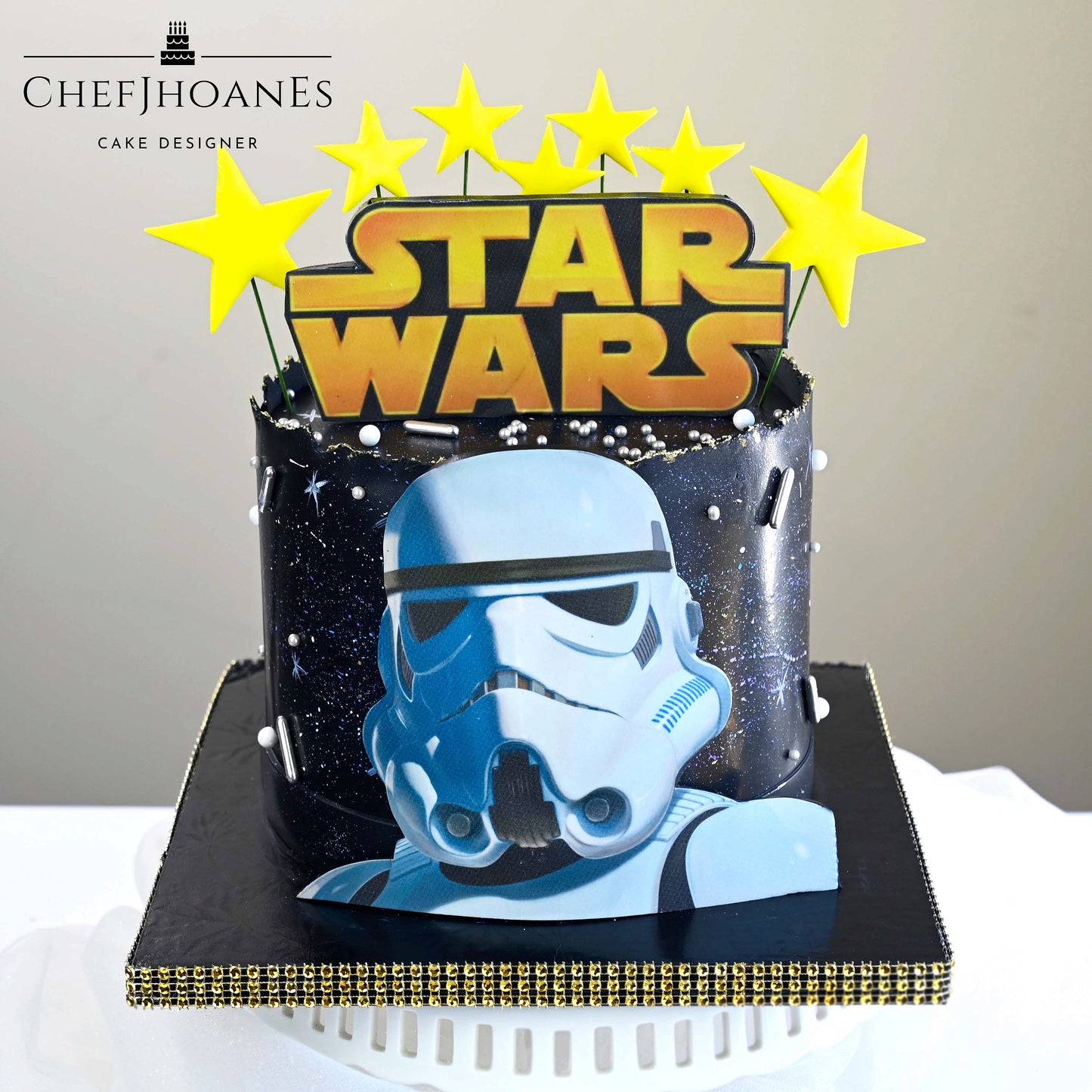 Star Wars cake. Feed 15 people.
