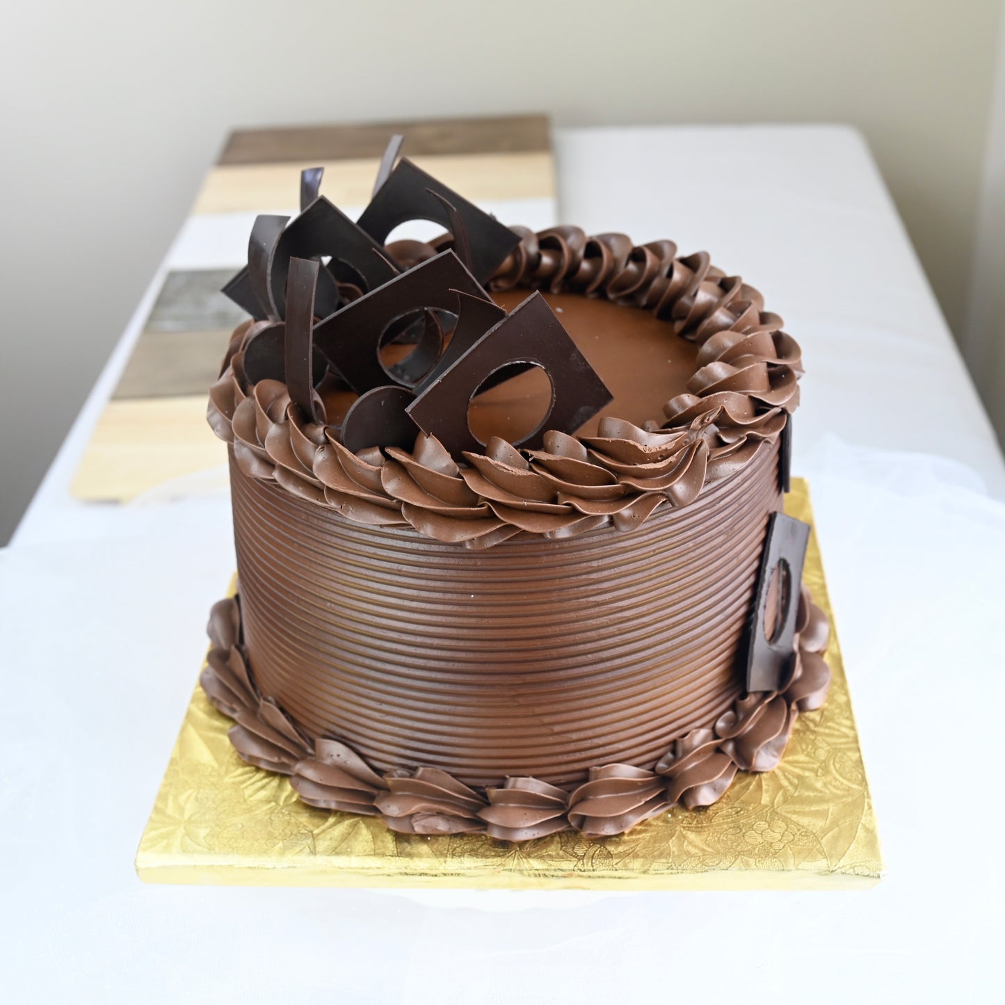 Chocolate cake. Feed 15 people.